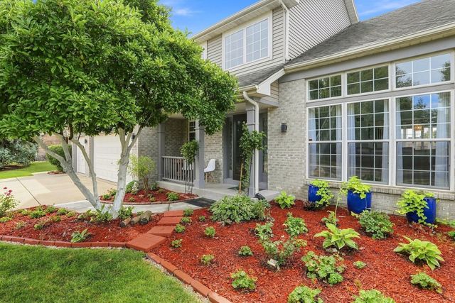 66 White Oak Drive, North Aurora, IL 60542
