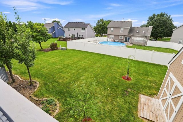 66 White Oak Drive, North Aurora, IL 60542