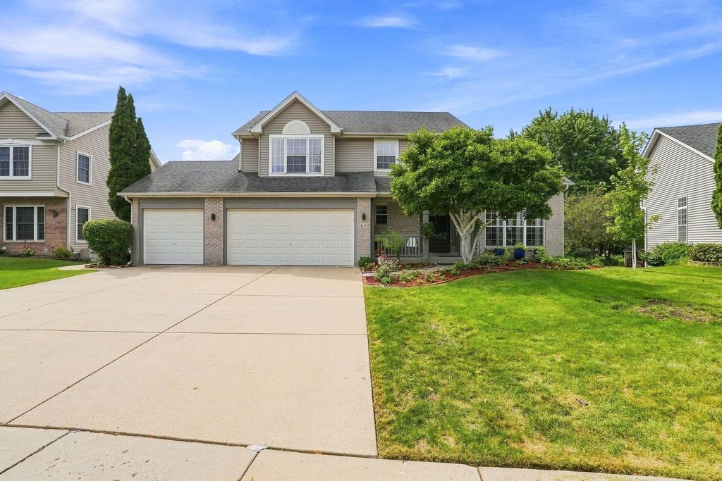 66 White Oak Drive, North Aurora, IL 60542