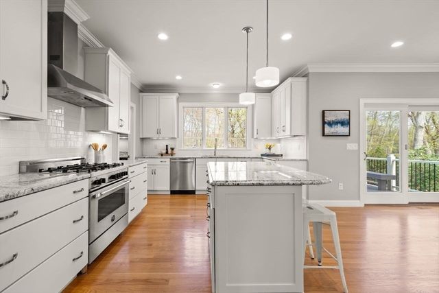 555 Lowell St, Lexington, MA 02420