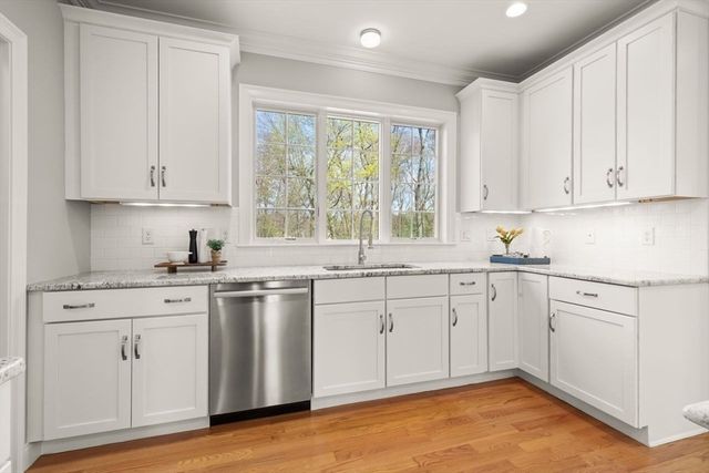 555 Lowell St, Lexington, MA 02420