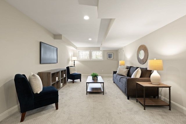 555 Lowell St, Lexington, MA 02420