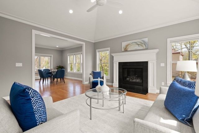 555 Lowell St, Lexington, MA 02420