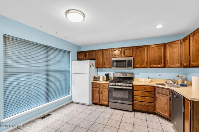 302 Bent Trail 1261, Toms River, NJ 08753