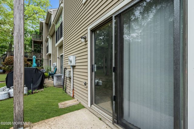 302 Bent Trail 1261, Toms River, NJ 08753