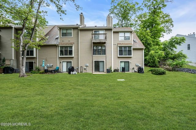 302 Bent Trail 1261, Toms River, NJ 08753