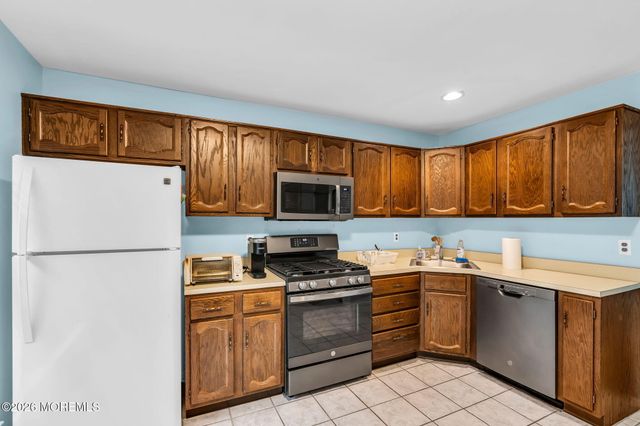 302 Bent Trail 1261, Toms River, NJ 08753