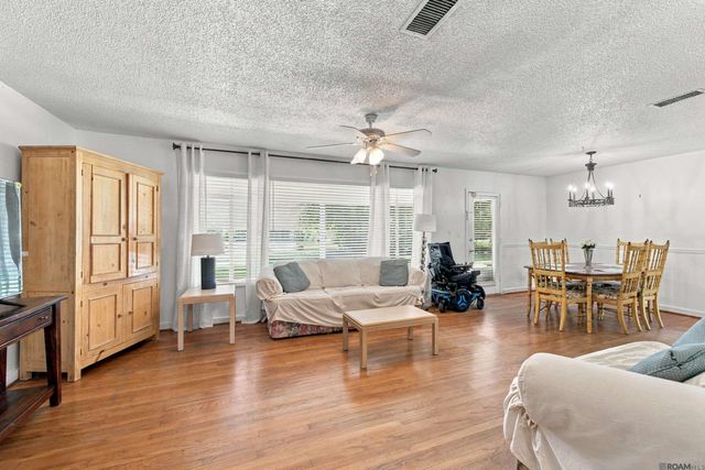 10142 Mollylea Dr, Baton Rouge, LA 70815