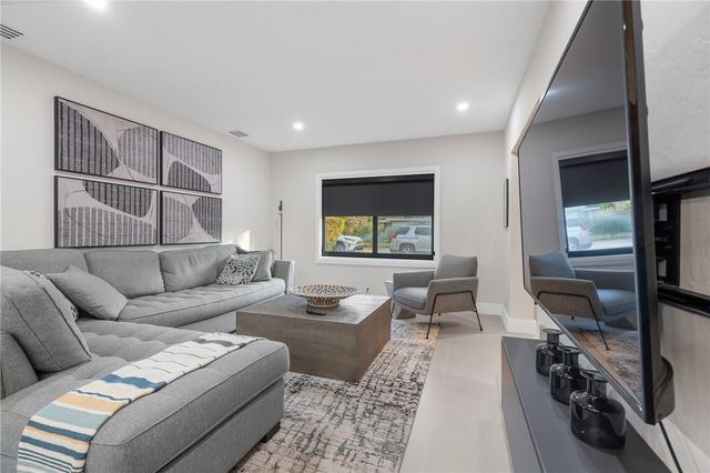 425 NE 25th Street, Wilton Manors, FL 33305