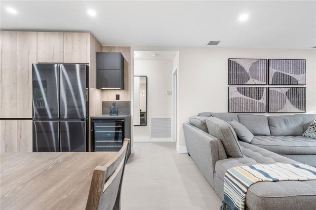 425 NE 25th Street, Wilton Manors, FL 33305