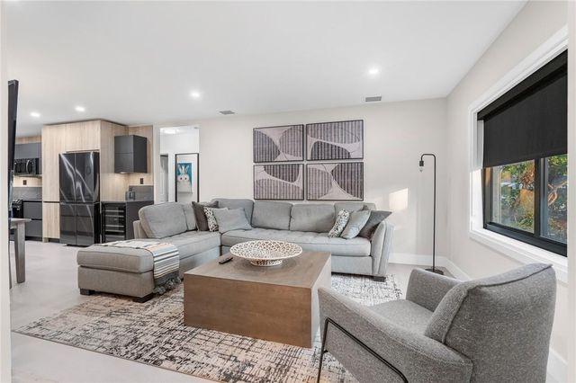 425 NE 25th Street, Wilton Manors, FL 33305