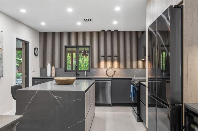 425 NE 25th Street, Wilton Manors, FL 33305