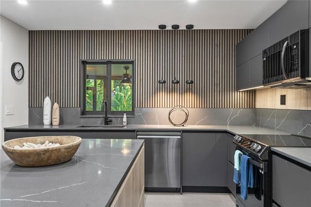 425 NE 25th Street, Wilton Manors, FL 33305