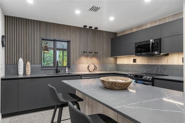 425 NE 25th Street, Wilton Manors, FL 33305