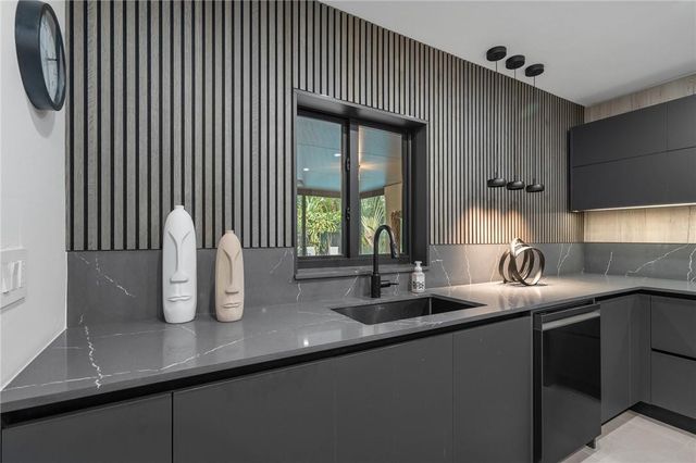 425 NE 25th Street, Wilton Manors, FL 33305