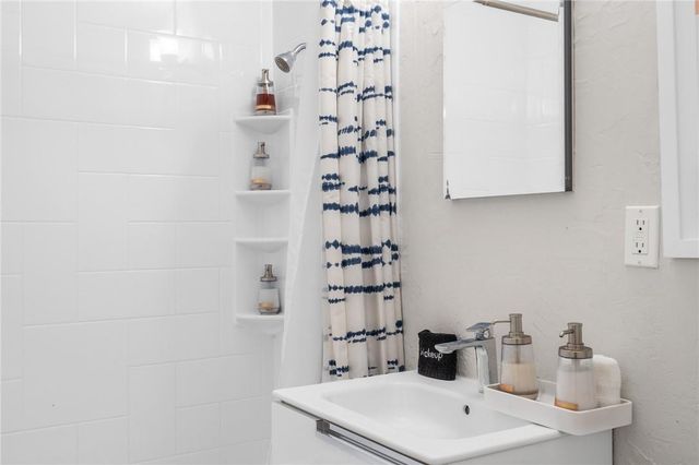 425 NE 25th Street, Wilton Manors, FL 33305