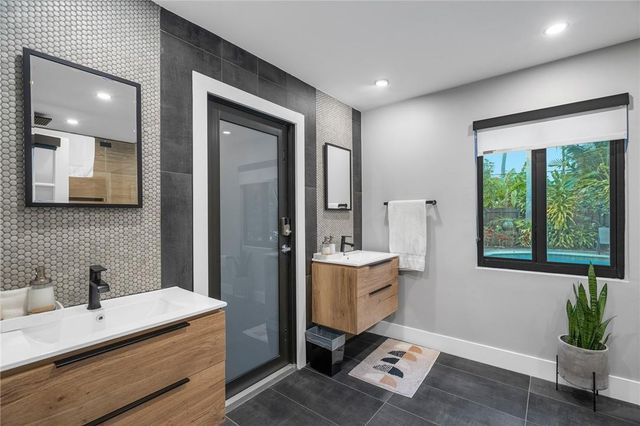 425 NE 25th Street, Wilton Manors, FL 33305