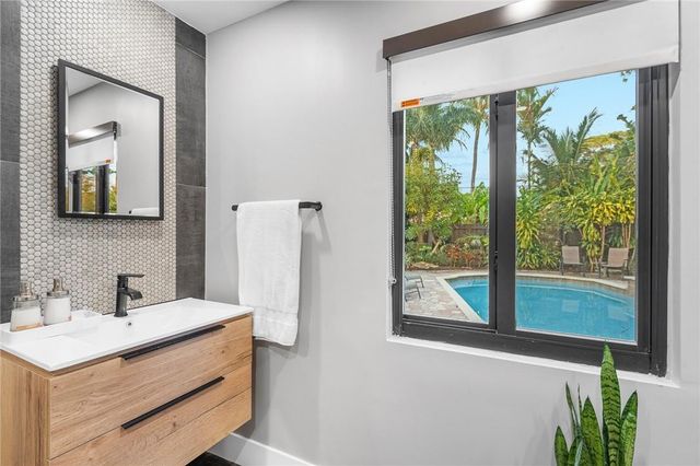 425 NE 25th Street, Wilton Manors, FL 33305