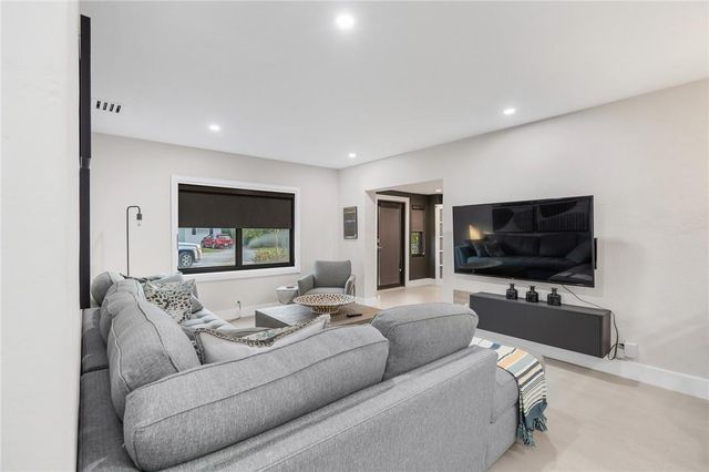 425 NE 25th Street, Wilton Manors, FL 33305