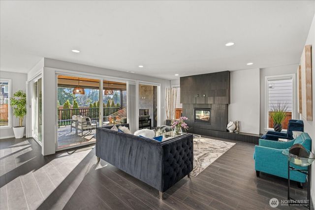 21713 SE 256th Place, Maple Valley, WA 98038