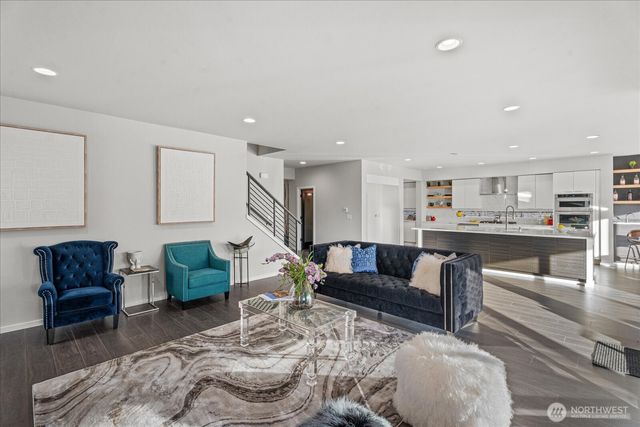 21713 SE 256th Place, Maple Valley, WA 98038