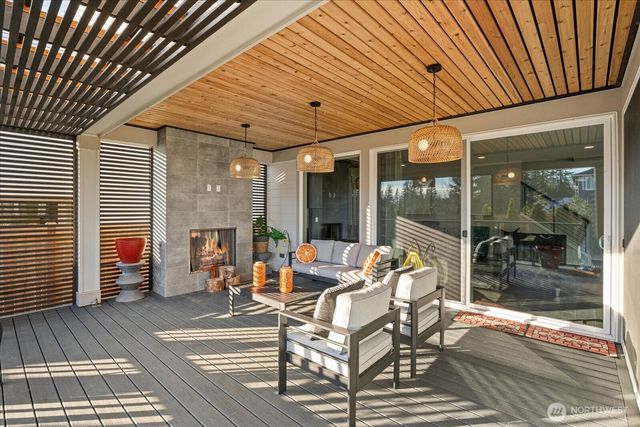 21713 SE 256th Place, Maple Valley, WA 98038