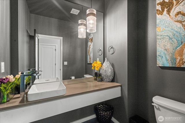 21713 SE 256th Place, Maple Valley, WA 98038