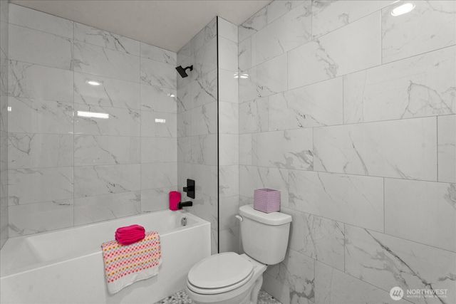 21713 SE 256th Place, Maple Valley, WA 98038