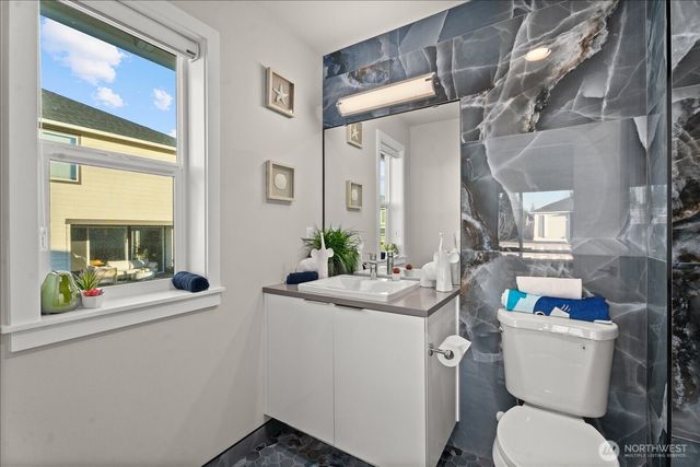 21713 SE 256th Place, Maple Valley, WA 98038