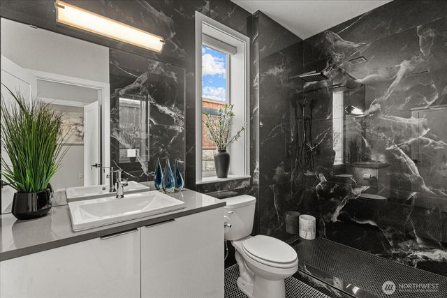 21713 SE 256th Place, Maple Valley, WA 98038