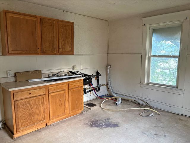 580 4th Ave, Freedom, PA 15042