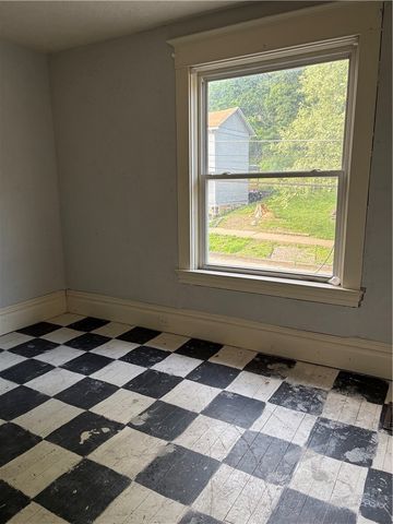 580 4th Ave, Freedom, PA 15042