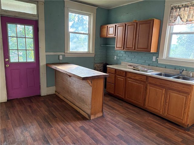 580 4th Ave, Freedom, PA 15042