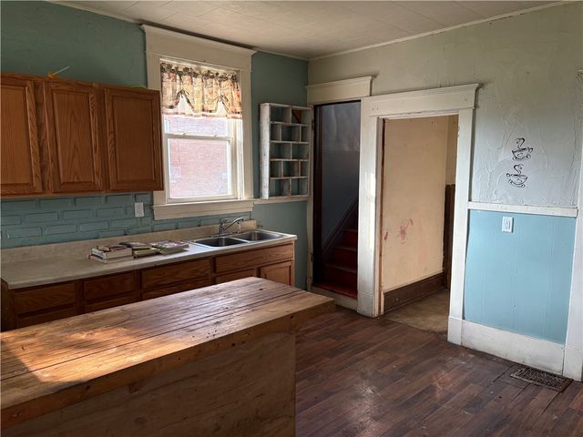 580 4th Ave, Freedom, PA 15042