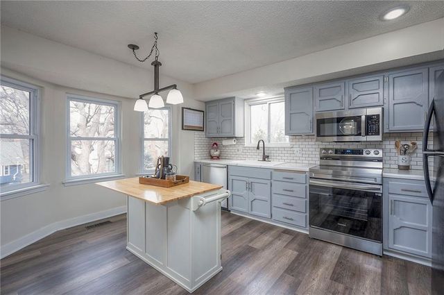 7908 Park Street, Lenexa, KS 66215