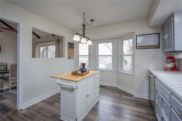 7908 Park Street, Lenexa, KS 66215