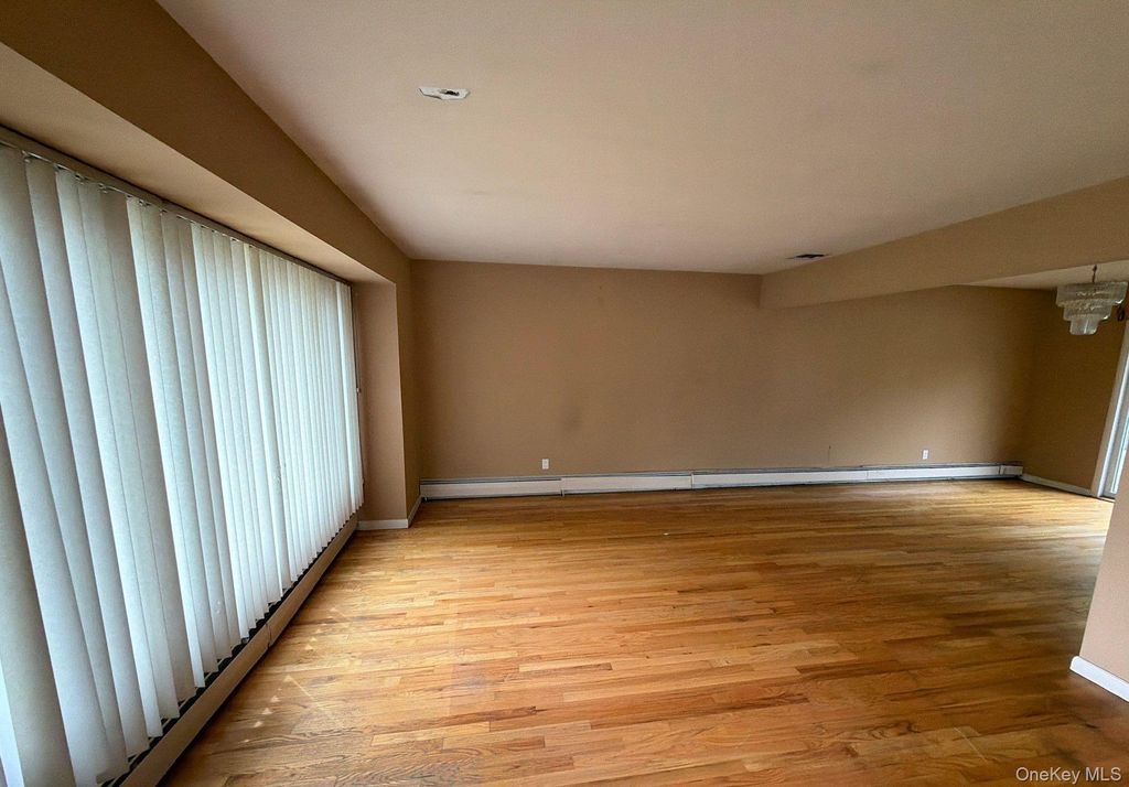 35 Eagle Lane, Farmingdale, NY 11735 — photo 2