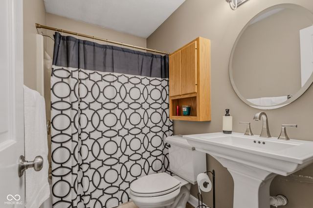 4640 Harrison Ridge Road, Columbus, IN 47201