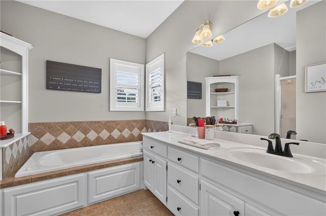 32605 E 175th Street, Pleasant Hill, MO 64080