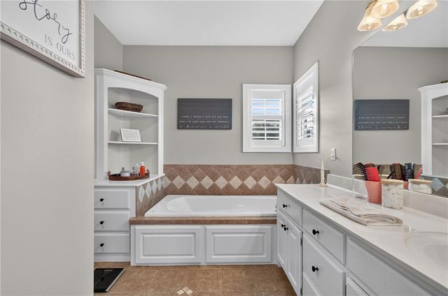 32605 E 175th Street, Pleasant Hill, MO 64080