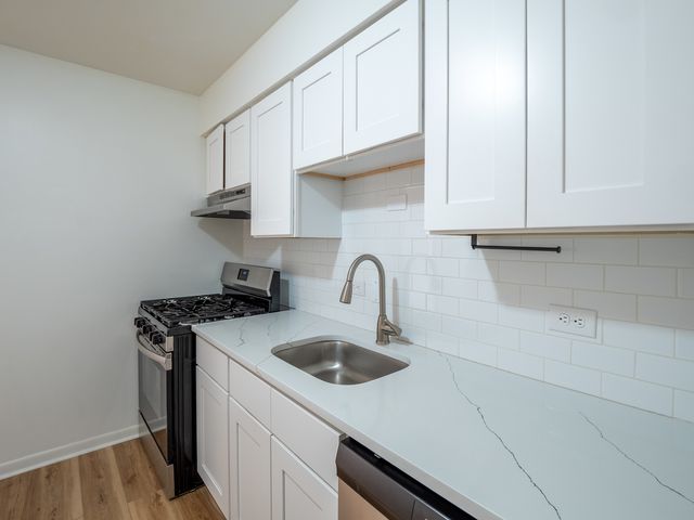 9662 Golf Terrace 2E, Des Plaines, IL 60016