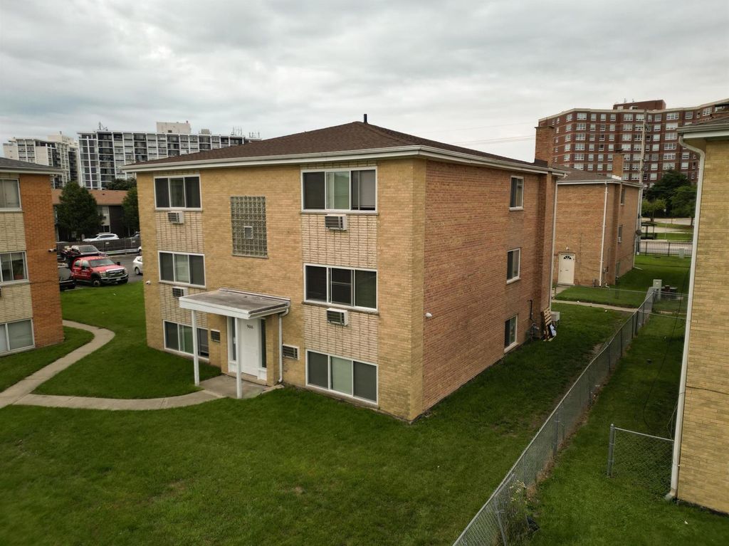 9662 Golf Terrace 2E, Des Plaines, IL 60016