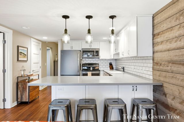 1159 S Harbor Drive B-3, Grand Haven City, MI 49417