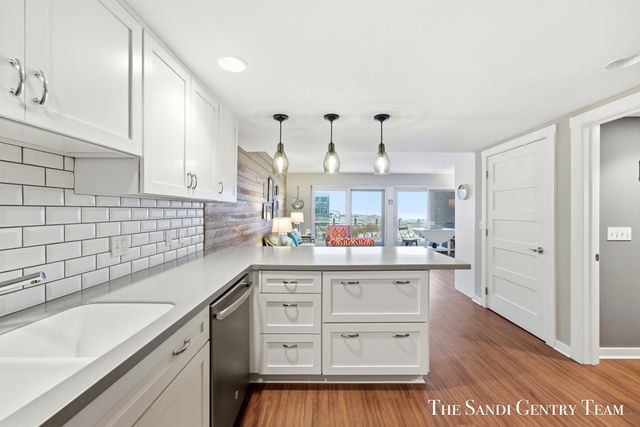 1159 S Harbor Drive B-3, Grand Haven City, MI 49417