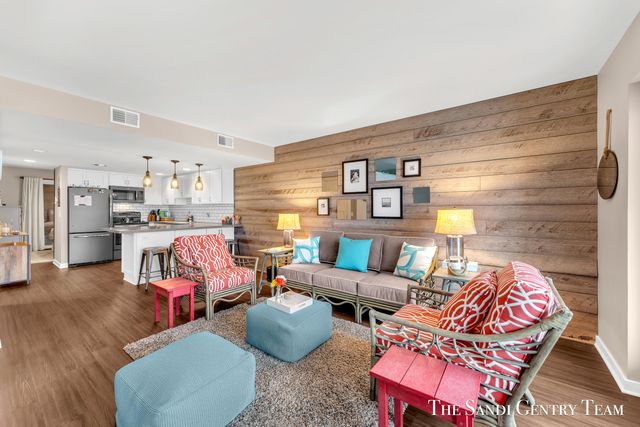 1159 S Harbor Drive B-3, Grand Haven City, MI 49417