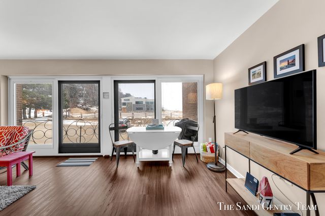 1159 S Harbor Drive B-3, Grand Haven City, MI 49417