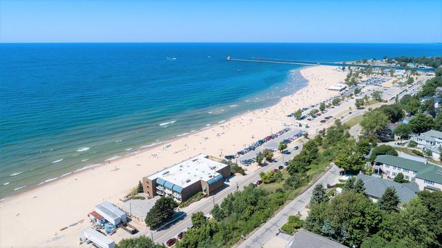 1159 S Harbor Drive B-3, Grand Haven City, MI 49417