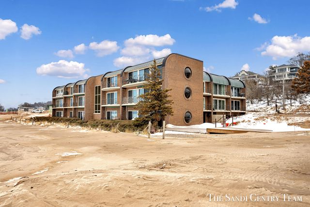 1159 S Harbor Drive B-3, Grand Haven City, MI 49417