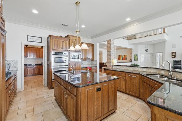 8913 Sunrise Point Court, Fort Worth, TX 76135