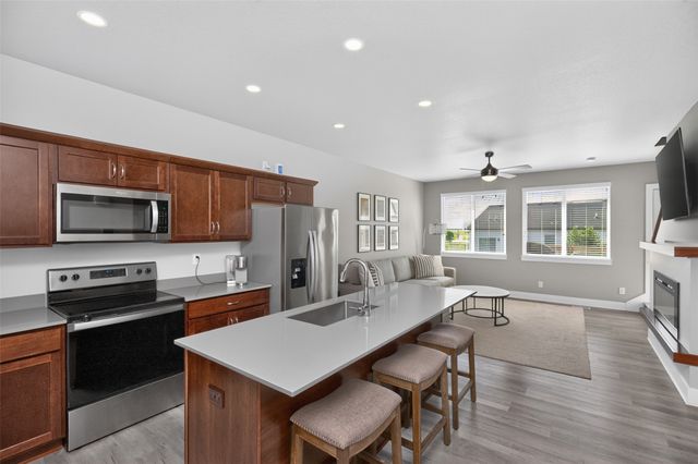 1002 NE 14th Street, Grimes, IA 50111